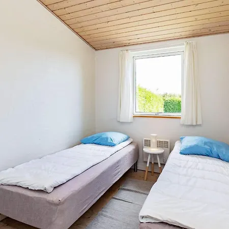 6 Person In Faaborg-by Traum